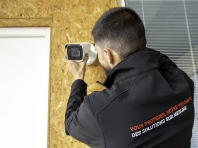 vidéosurveillance dans un entrepôt avec couverture des allées